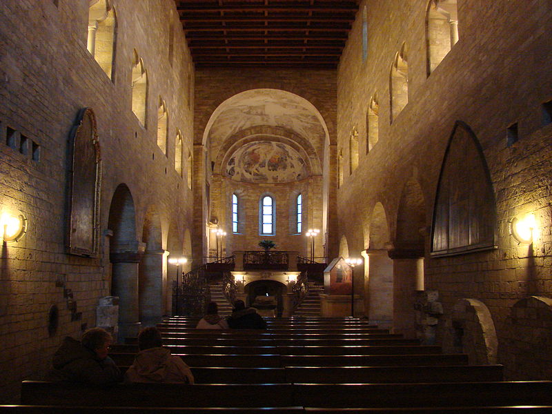 Bazilika sv. Jiří, interiér - foto Jim Milles