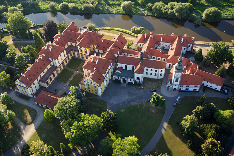 Zbraslav, letecký pohled na klášter a zámek