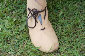Replika prostých středověkých bot, foto - Oydman.