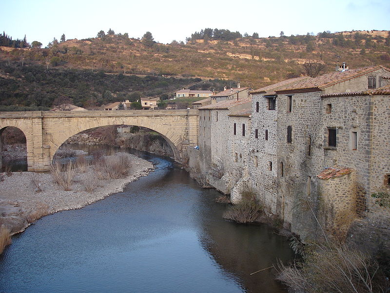 Řeka Aude ve vísce Lagrasse, foto Pinpin, https://commons.wikimedia.org/wiki/Main_Page