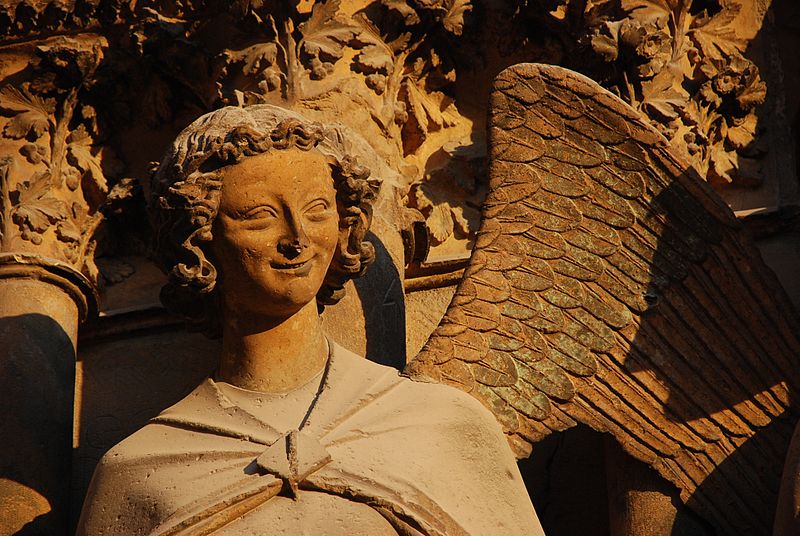 Katedrála v Remeši - socha anděla ze západního portálu (součást Zvěstování Panně Marii), 2. pol. 13. st.