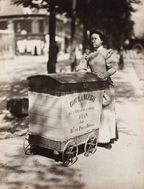 Pouliční prodavačka pečiva, 1899